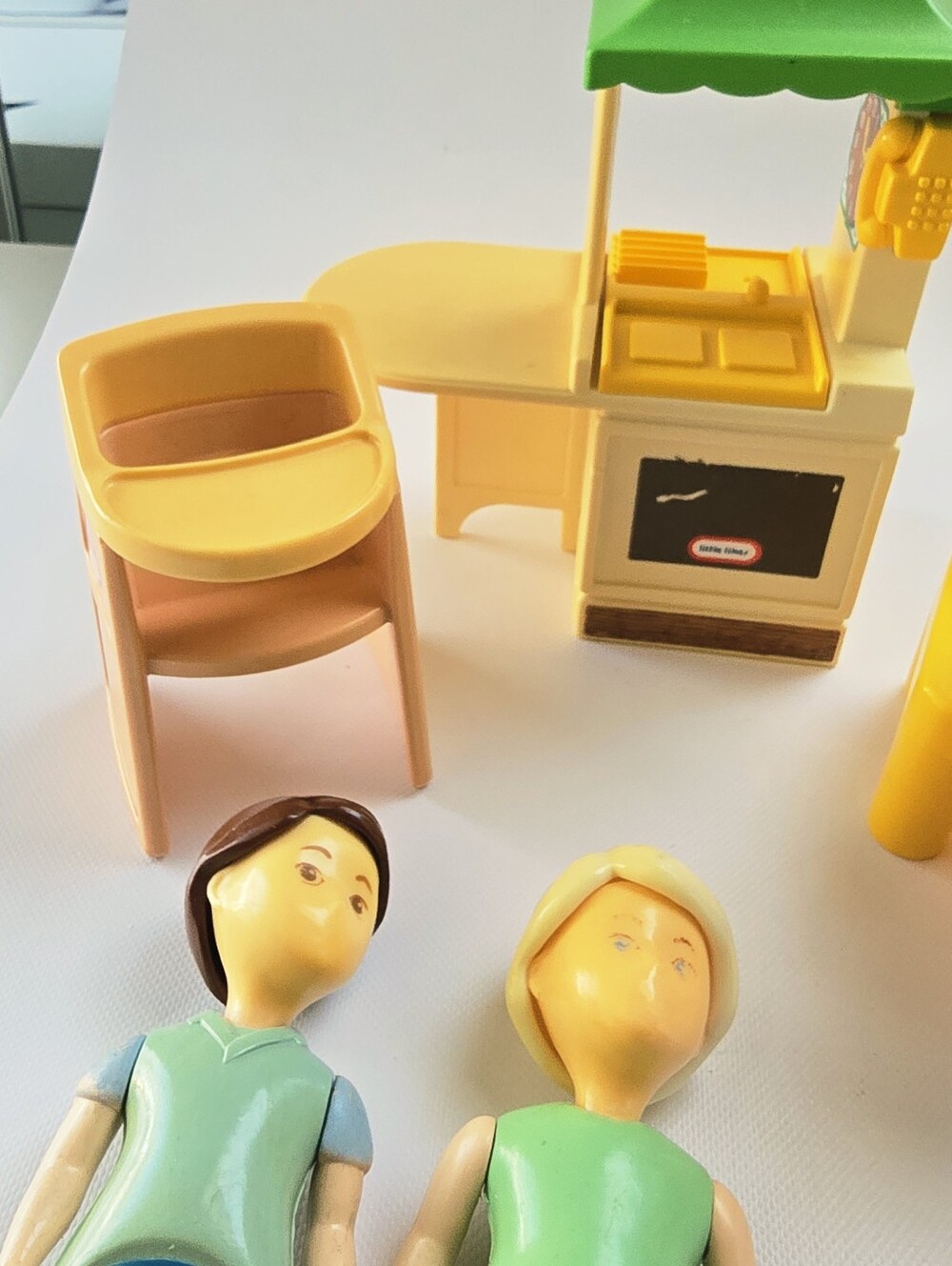 Vintage Little Tikes Place Dollhouse Family Figures Kitchen Furniture Lot - Picture 5 of 16